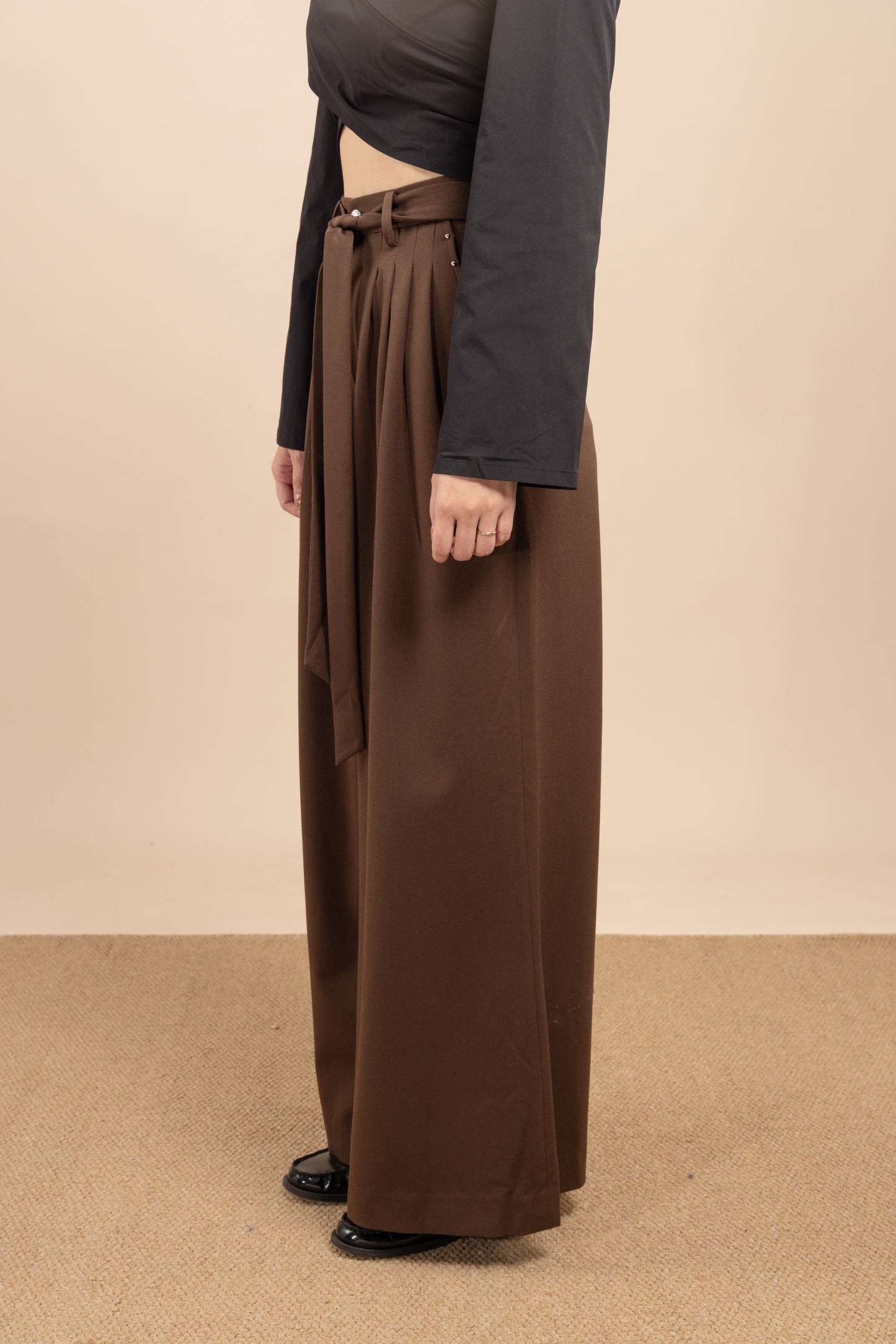 Wide-leg trouser