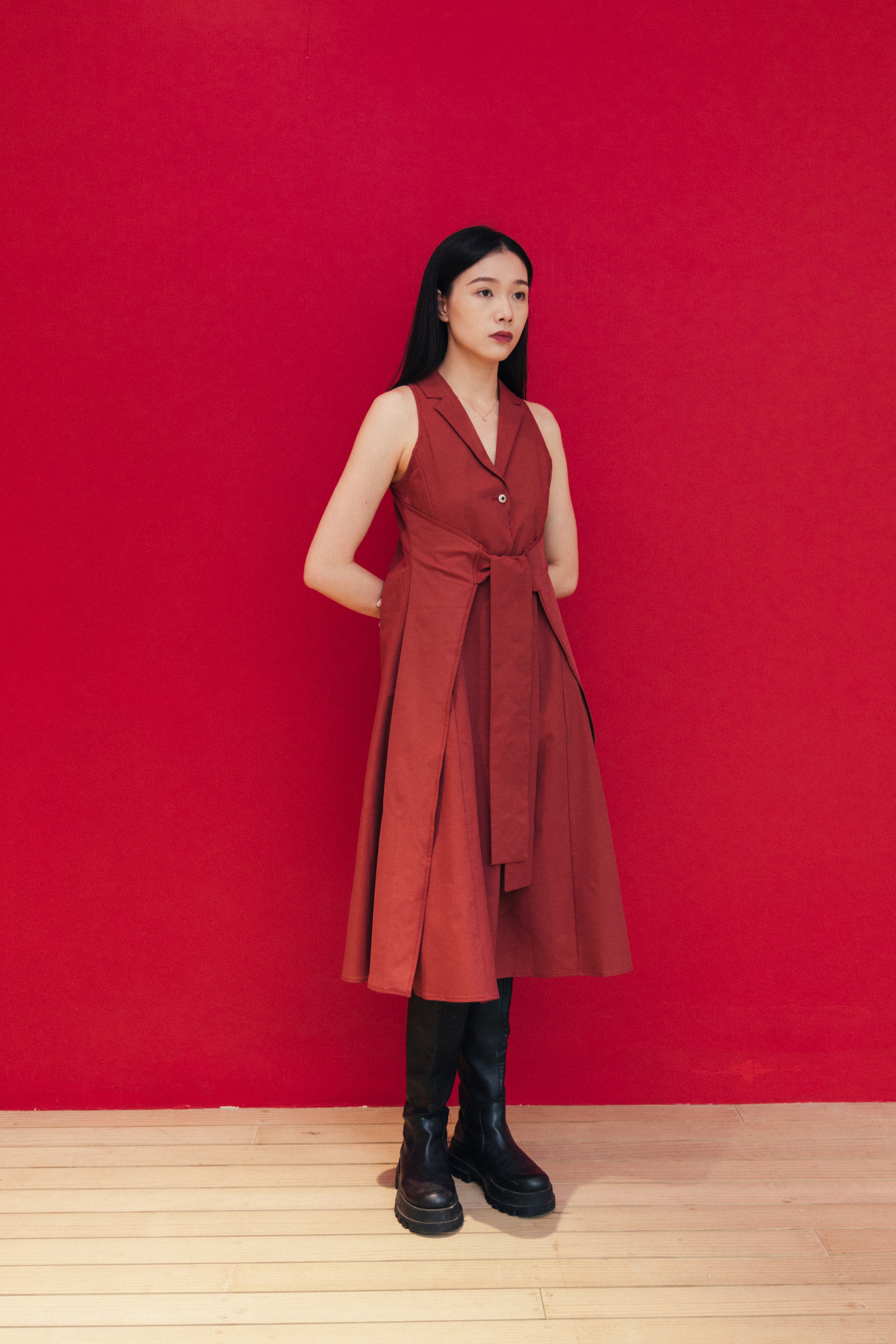Red Sleeveless Dress With Back Detail