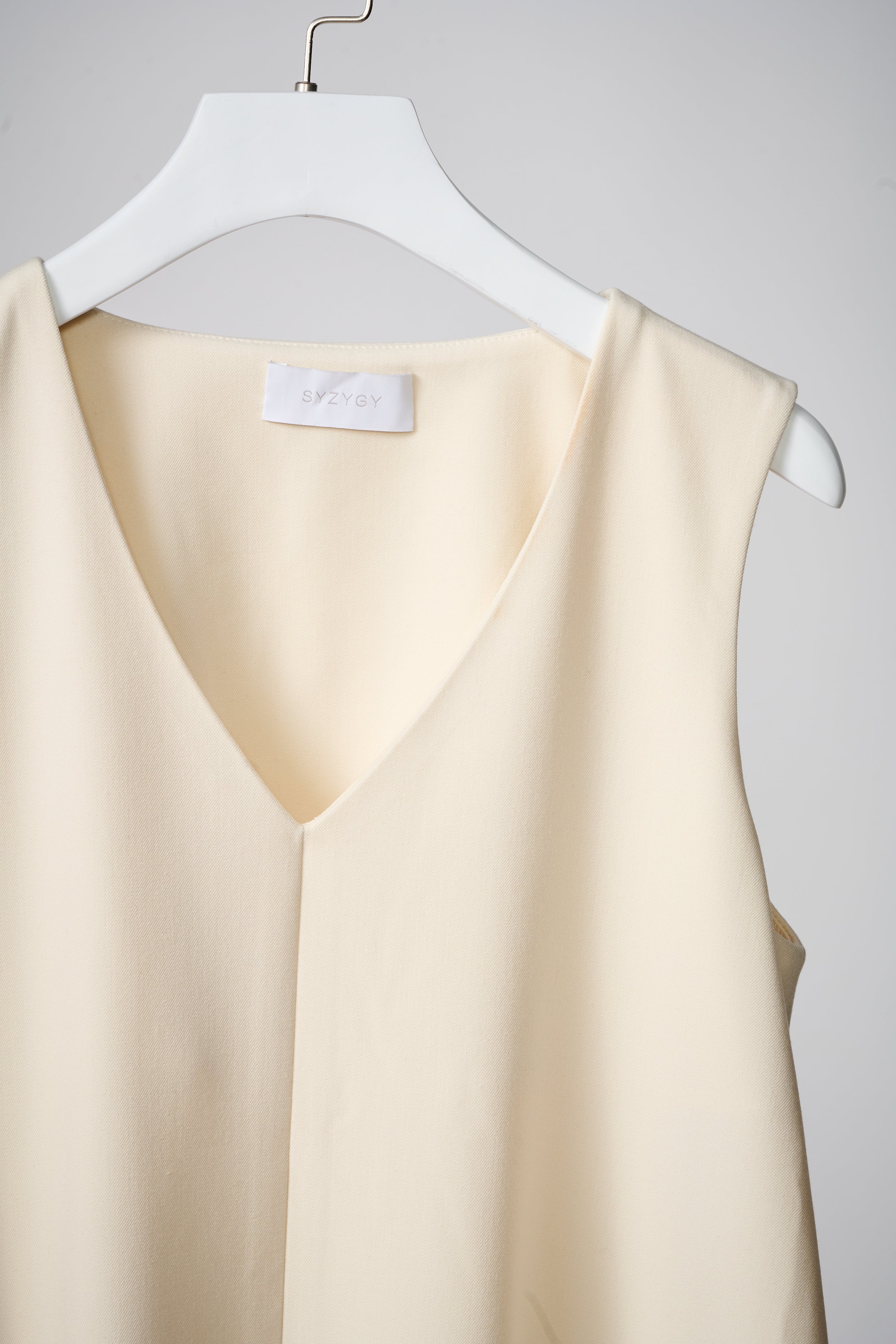 V-neck sleeveless dress