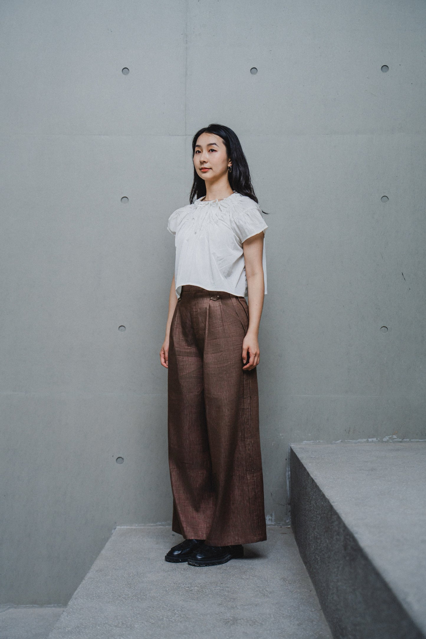 LINEN STRAIGHT STIFF TROUSERS