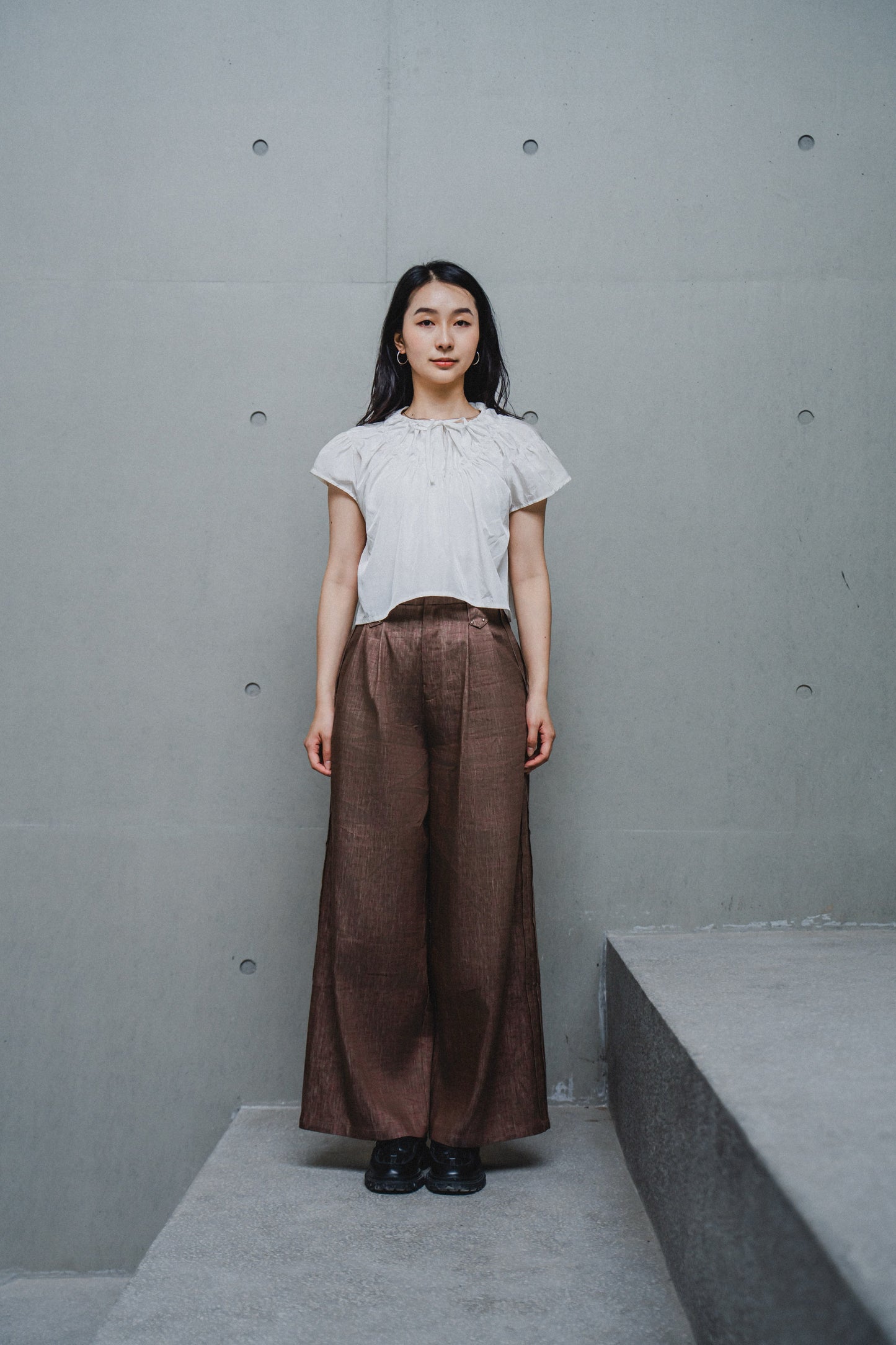 LINEN STRAIGHT STIFF TROUSERS