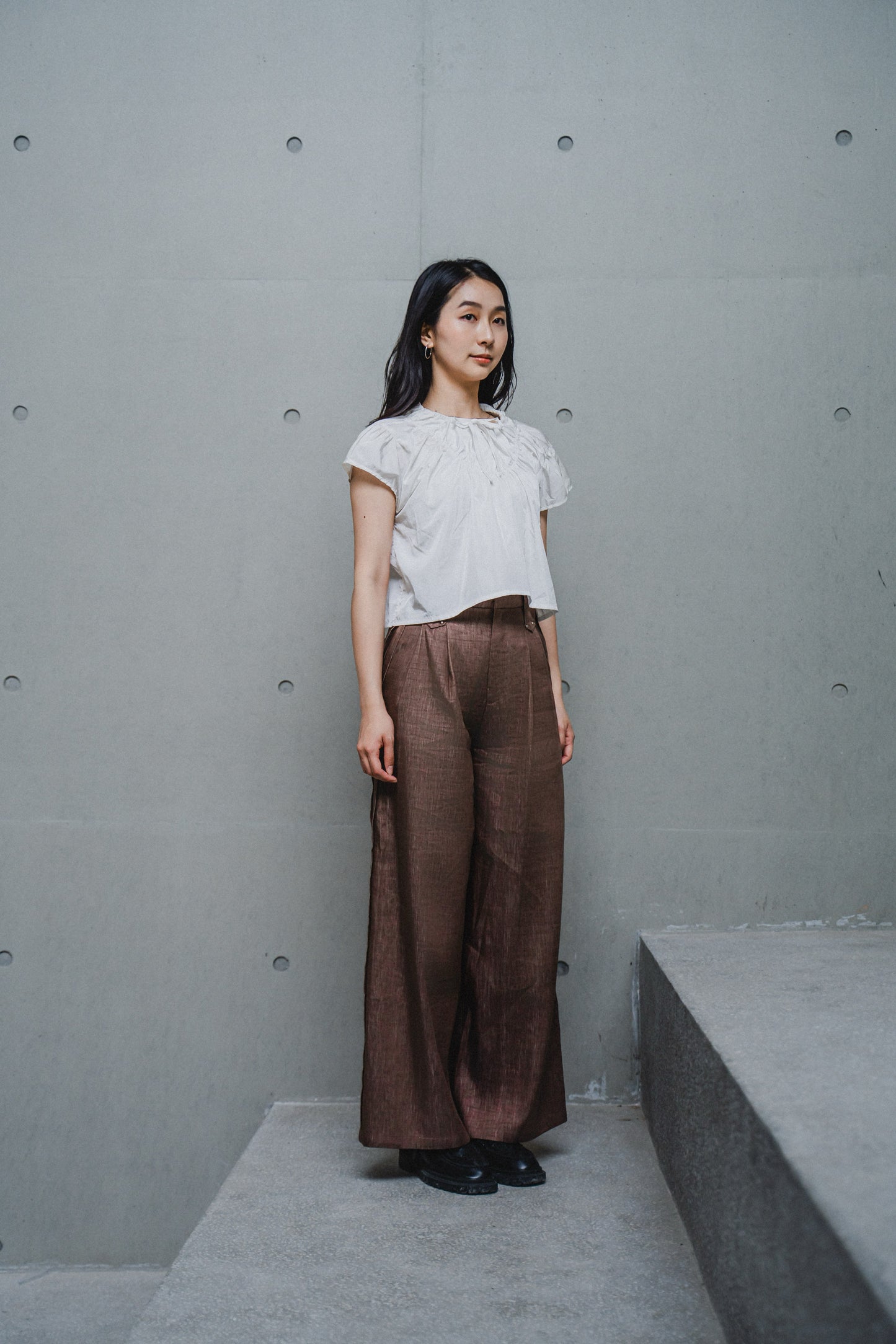 LINEN STRAIGHT STIFF TROUSERS